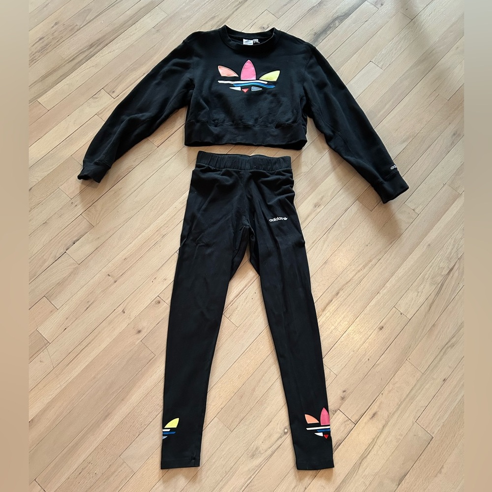 adidas Black Cropped Sweatshirt and Leggings Set with Pastel Logo - Picture 13 of 13